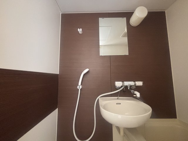 バス・シャワールーム　鏡付きです◎