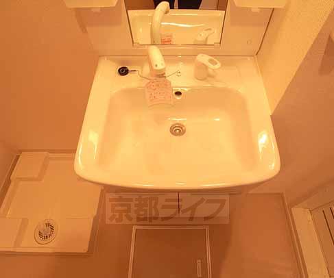 洗面設備　シャンプードレッサ付独立洗面台です。