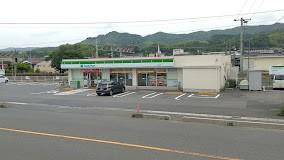 コンビニ　ファミリーマート福川南町店（コンビニ）まで905m