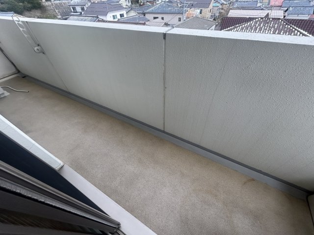 バルコニー　南向きのベランダで、洗濯物を干せます♪