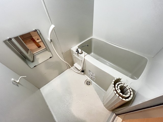 バス・シャワールーム　落ち着いた空間のお風呂です