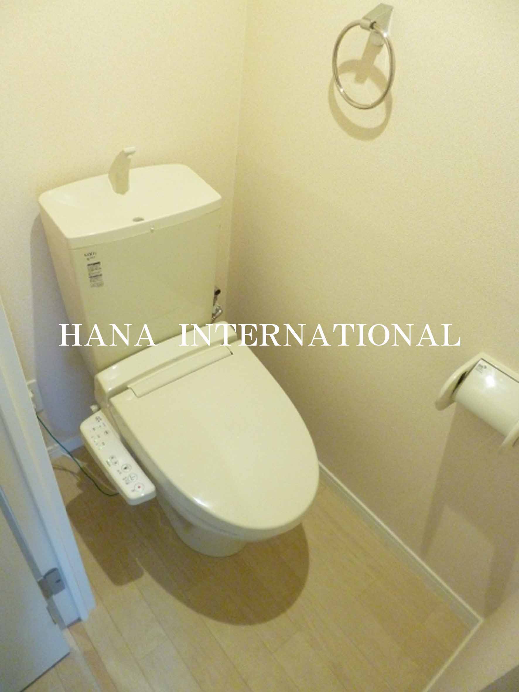 トイレ　人気のウォシュレット付きです(^^)/