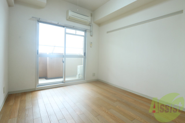 居室・リビング　白を基調とした洋室です