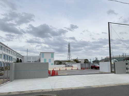 小学校　春日井市立味美小学校（小学校）まで499m