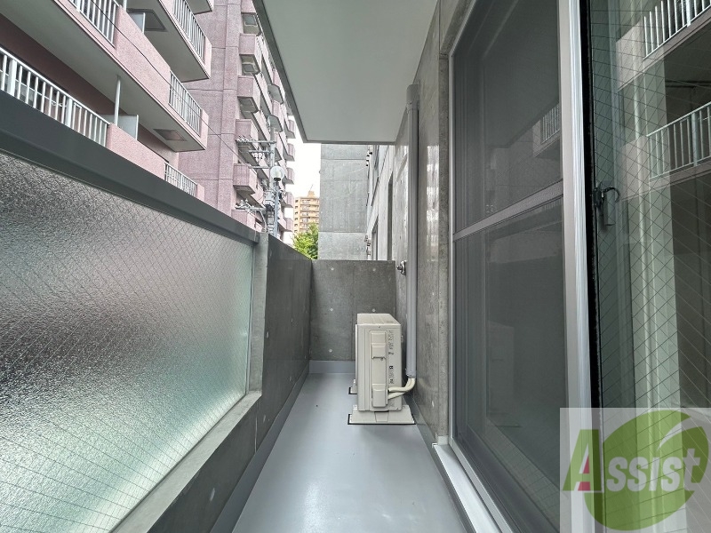 バルコニー　バルコニーです。洗濯物を干すもよし、一息つくもよしですね。