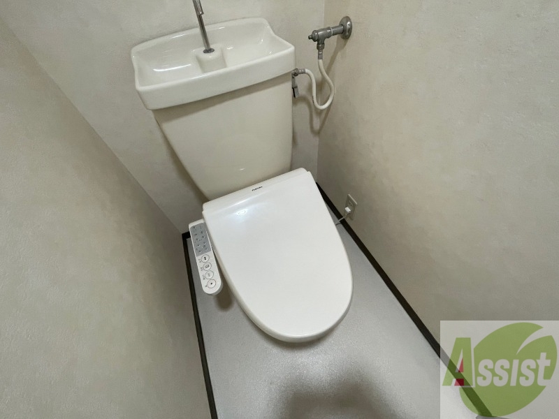 トイレ　こちらはトイレです。清潔感があり、安心して使用できます。