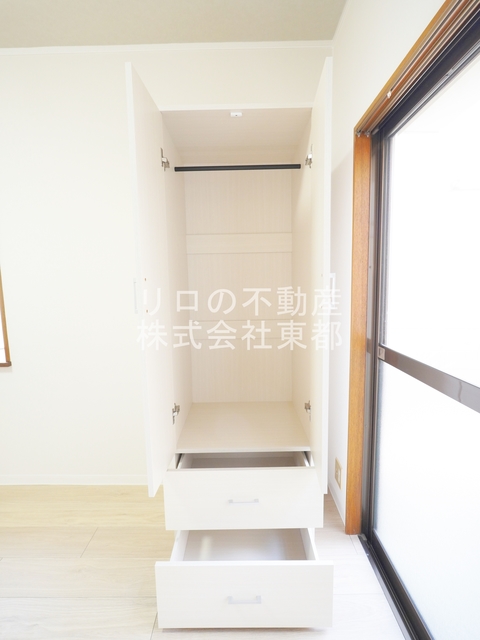 収納　ロングコート・ワンピースがかけられる縦長収納です！