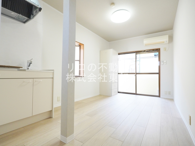 居室・リビング　南向きの２面採光♪明るく風通しのよいお部屋です☆