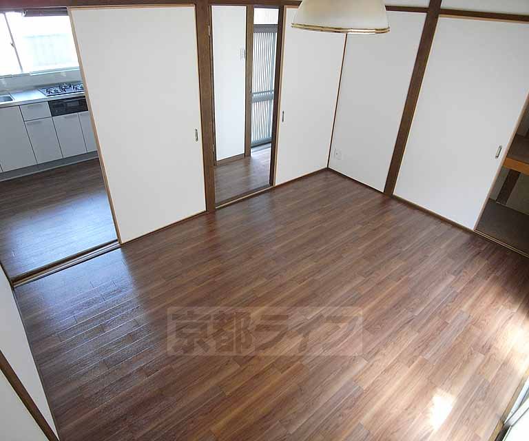 居室・リビング　キッチンとつなげて広いリビングに