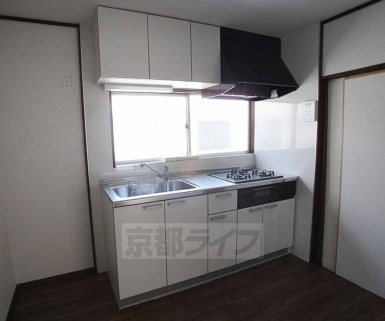 キッチン　窓もあって明るいキッチンです