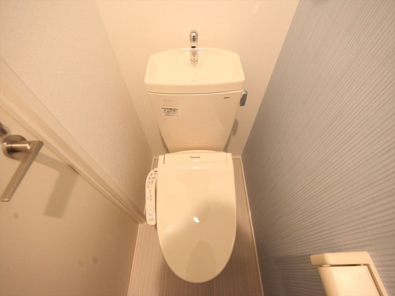 トイレ　温水洗浄暖房便座付トイレ