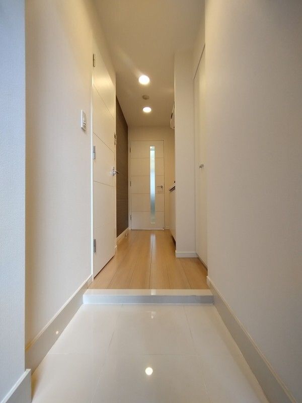 玄関　【女性のお一人暮らしでも安心のセキュリティ♪】住環境良好！