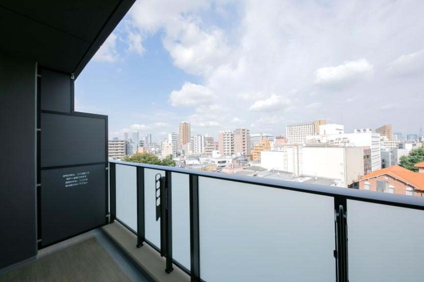 バルコニー　外からの目が気にならないバルコニーで洗濯物が干せます