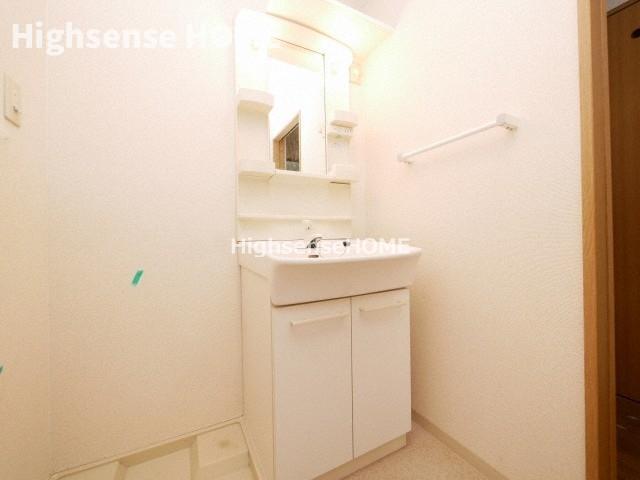 洗面設備　ゆったりとスペースのある洗面所