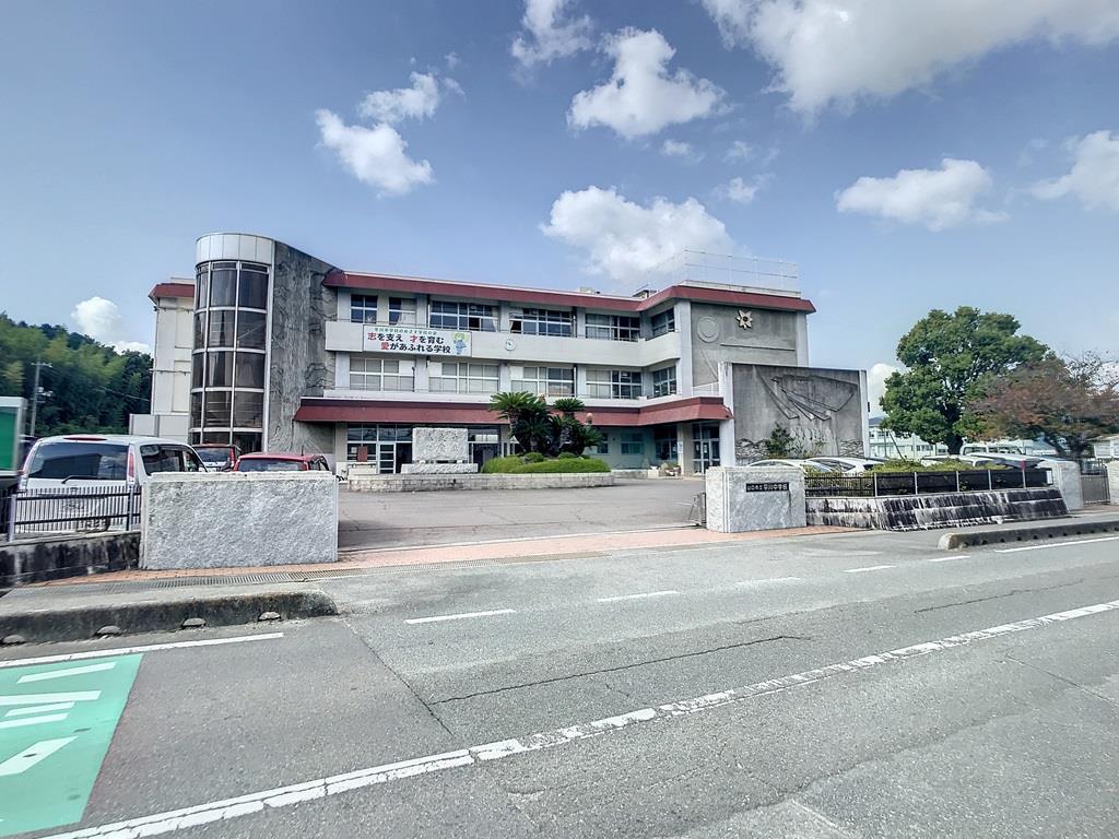 中学校　山口市立平川中学校（中学校）まで1896m