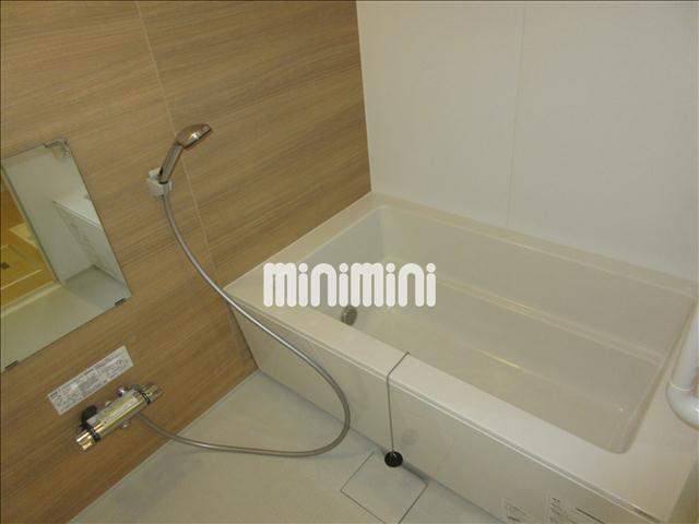 バス・シャワールーム　清潔感ある浴室です