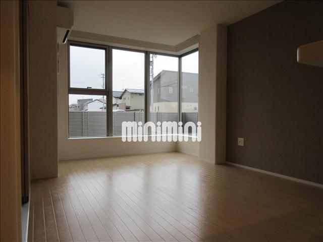 居室・リビング　明るく開放感あるリビングです