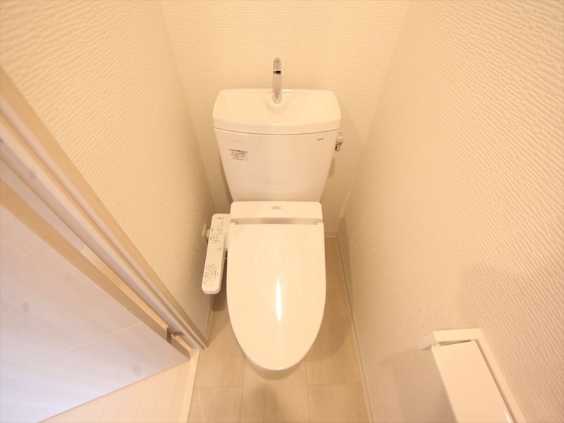 トイレ　温水洗浄暖房便座付トイレ