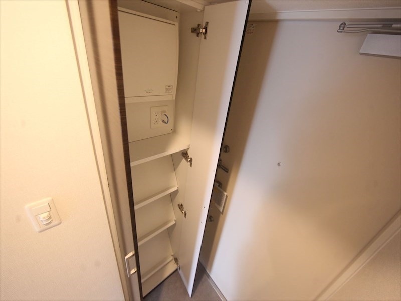 玄関　玄関　シューズボックス付