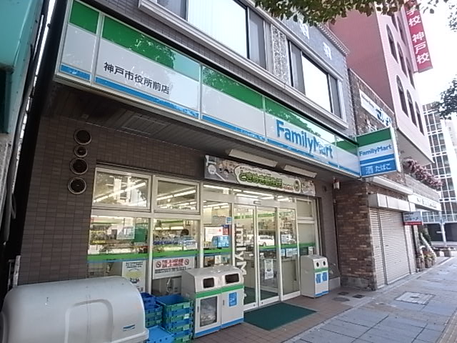 コンビニ　ファミリーマート（コンビニ）まで573m