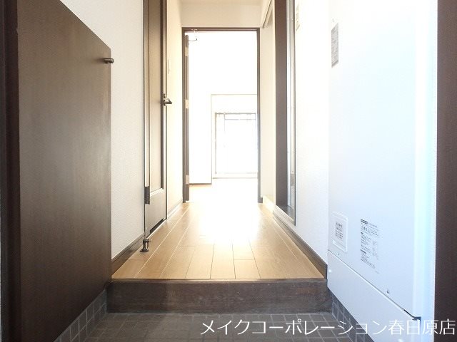 玄関　写真は同型タイプ