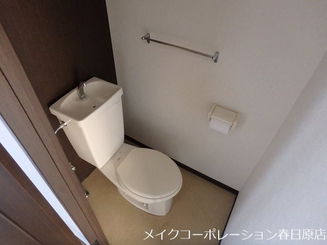 トイレ　写真は同型タイプ