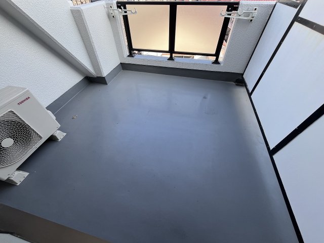 バルコニー　暖かな日差しのふりそそぐバルコニー