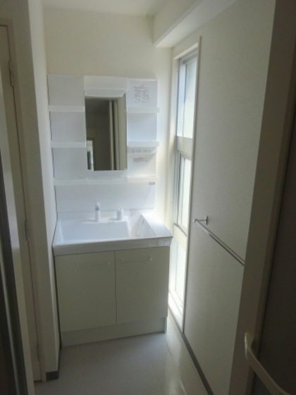 洗面設備　※別号室の写真です。