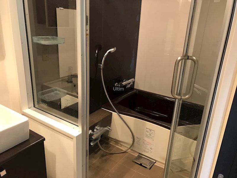 バス・シャワールーム　※同タイプの他のお部屋です