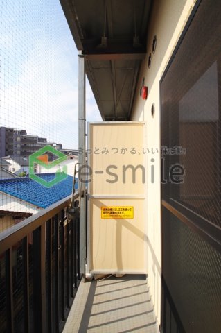 バルコニー　暖かな日差しのふりそそぐバルコニー