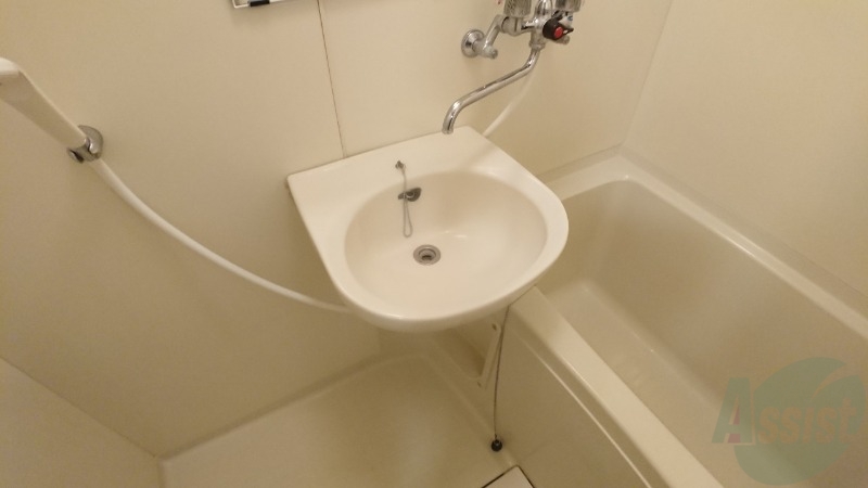 洗面設備　こちらに洗面台があります。朝の洗顔はこちらで。