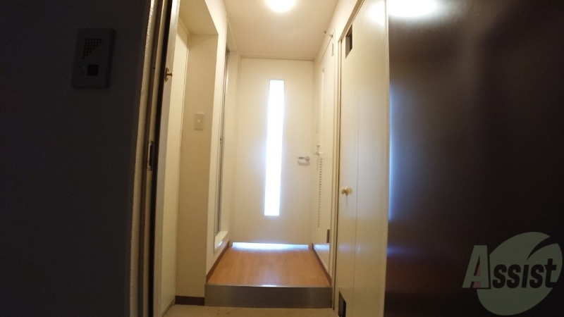 玄関　玄関の様子です。明るい印象ですね。気分もあがりそう。