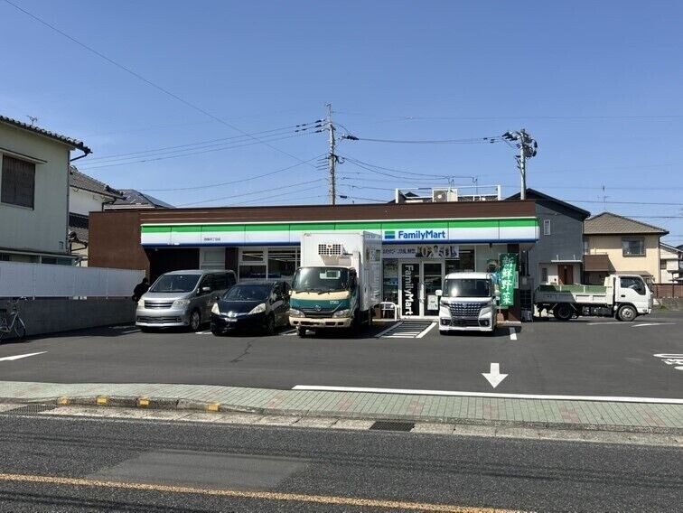 コンビニ　ファミリーマート西陵四丁目店（コンビニ）まで886m