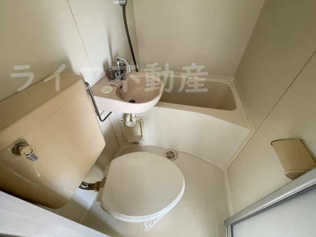 トイレ　落ち着いた色調のトイレです