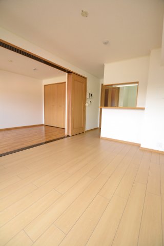 居室・リビング　別号室の画像です。ご参考下さい