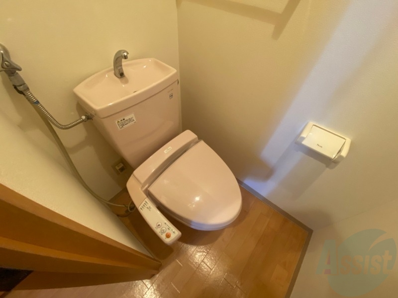 トイレ　ウォシュレット機能がついたトイレ。安心して使用できますね。