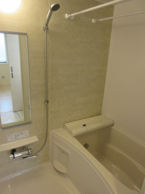 バス・シャワールーム　浴室追焚機能ｔ付のお風呂で一日の疲れを癒しましょう