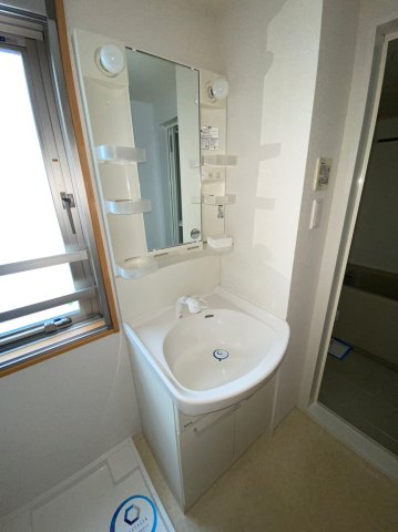 洗面設備　304号室の写真になります（現況優先）