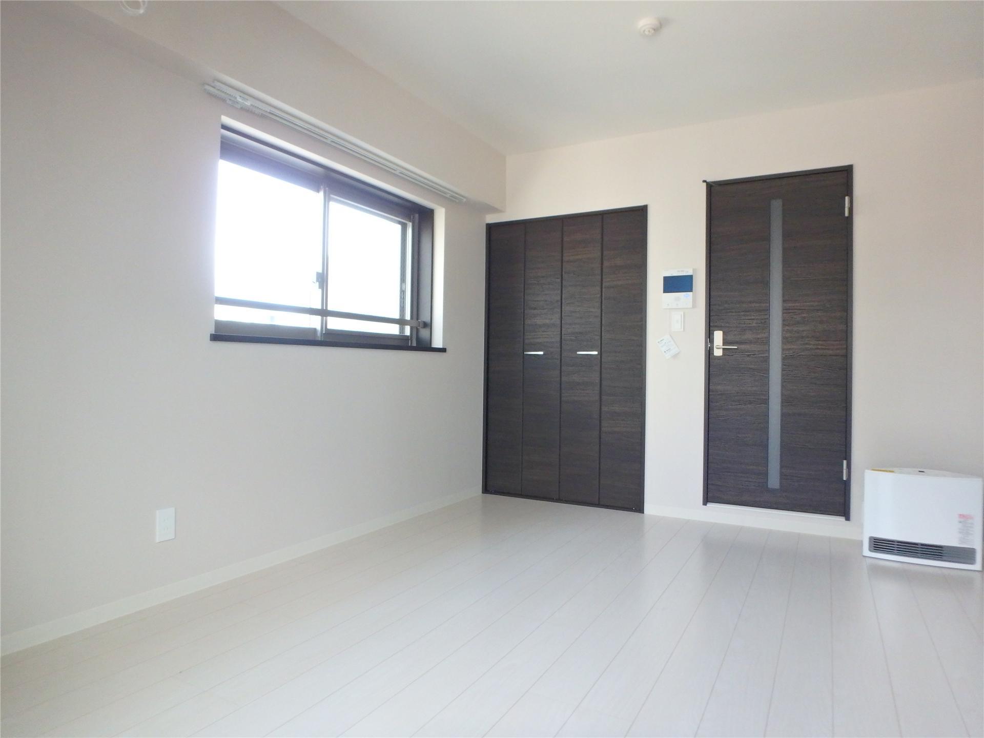 居室・リビング　2面採光で明るい日差しが差し込むお部屋です