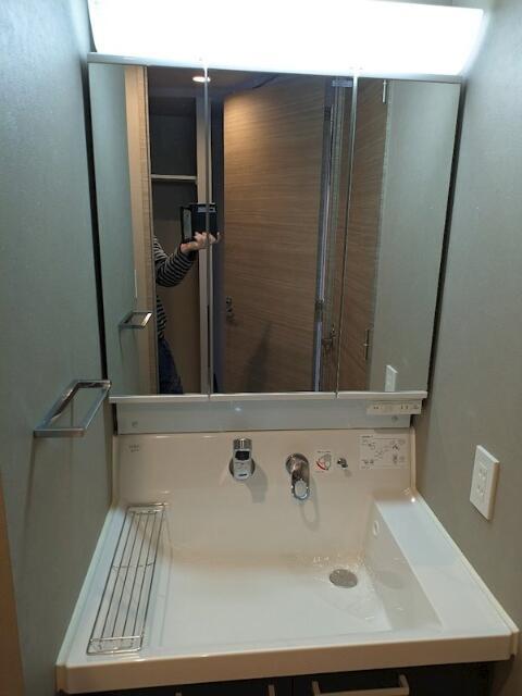 洗面設備　洗面台です