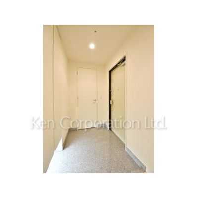 玄関　同タイプ37階のお部屋を撮影。仕様が異なることがあります。