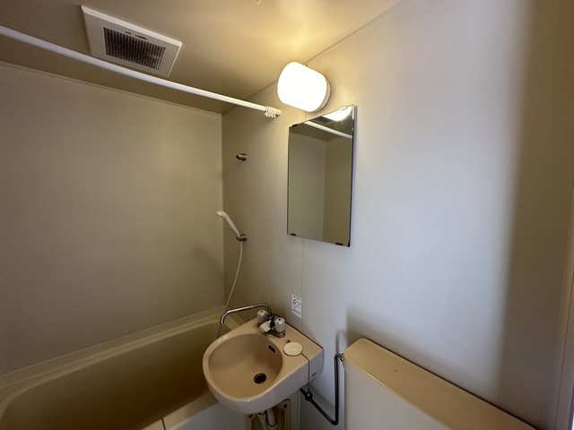 洗面設備　別部屋参考写真です