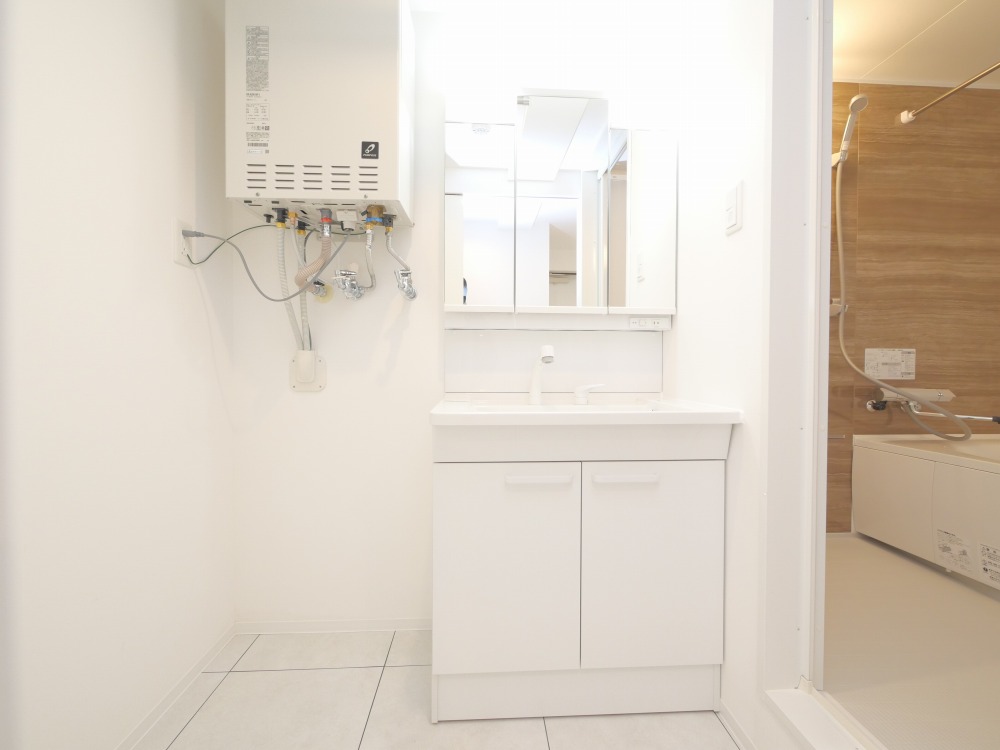 洗面設備　シャワードレッサー付きです！