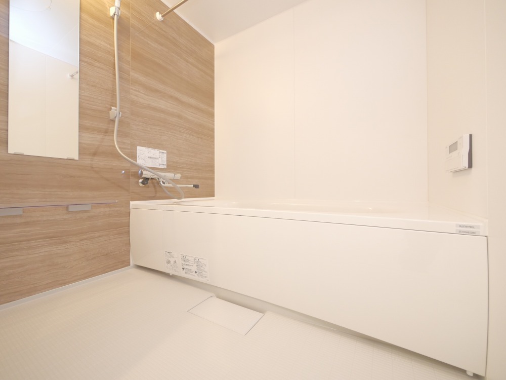 バス・シャワールーム　広々とした一坪バスタイプです！