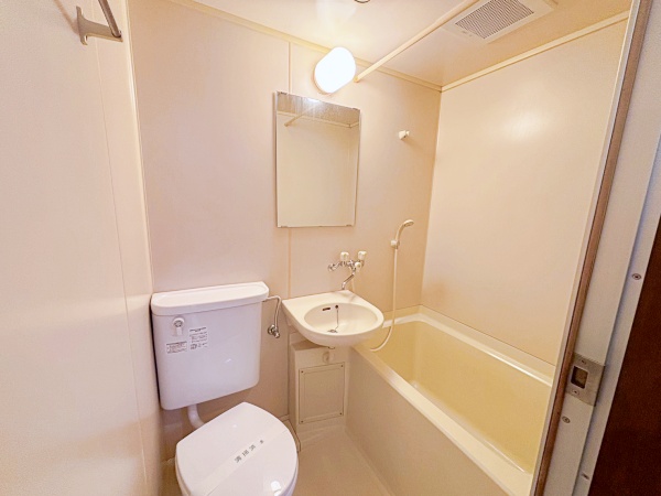 バス・シャワールーム　お掃除のしやすい３点ユニット