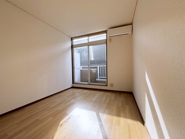 居室・リビング　エアコン付の洋室