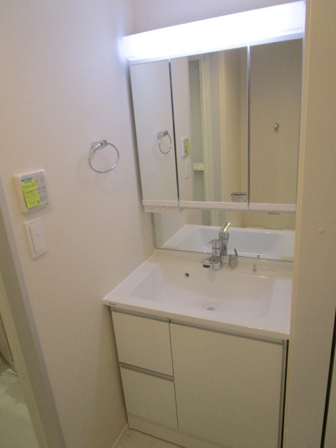 洗面設備　★3面鏡付独立洗面台★