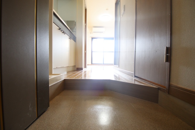 玄関　※別室の参考写真の為、現況優先です。