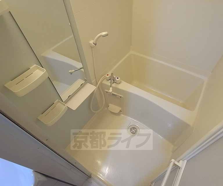 バス・シャワールーム　広めの浴室です。