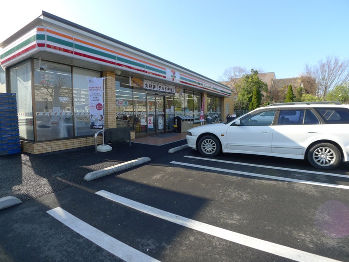 コンビニ　セブンイレブン（コンビニ）まで200m